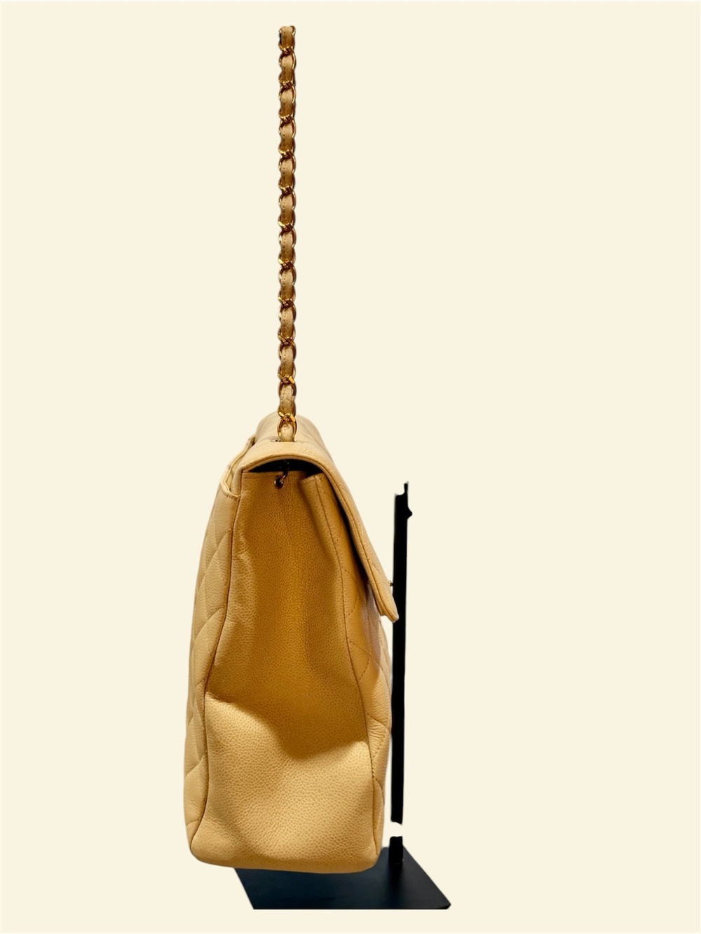 CHANEL Quilted Shoulder Bag in Pale Yellow with Gold Chain - Picture 4 of 10